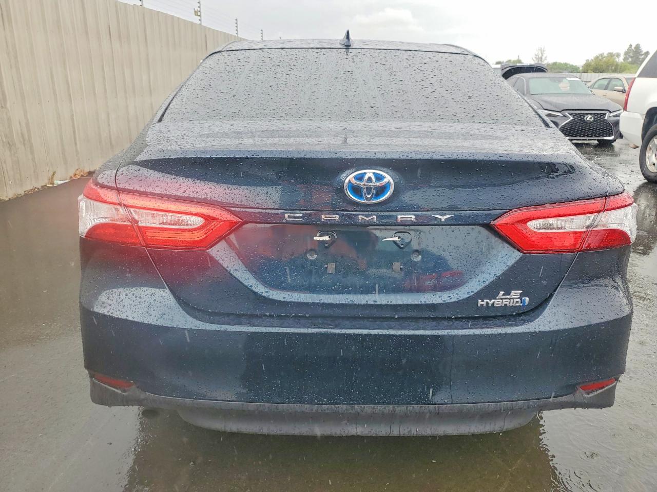 2019 Toyota Camry Hybrid Le - Image 6