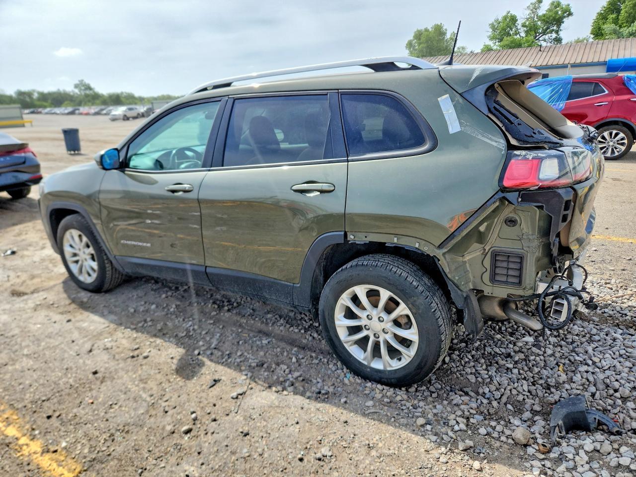 2020 Jeep Cherokee Latitude - Image 2
