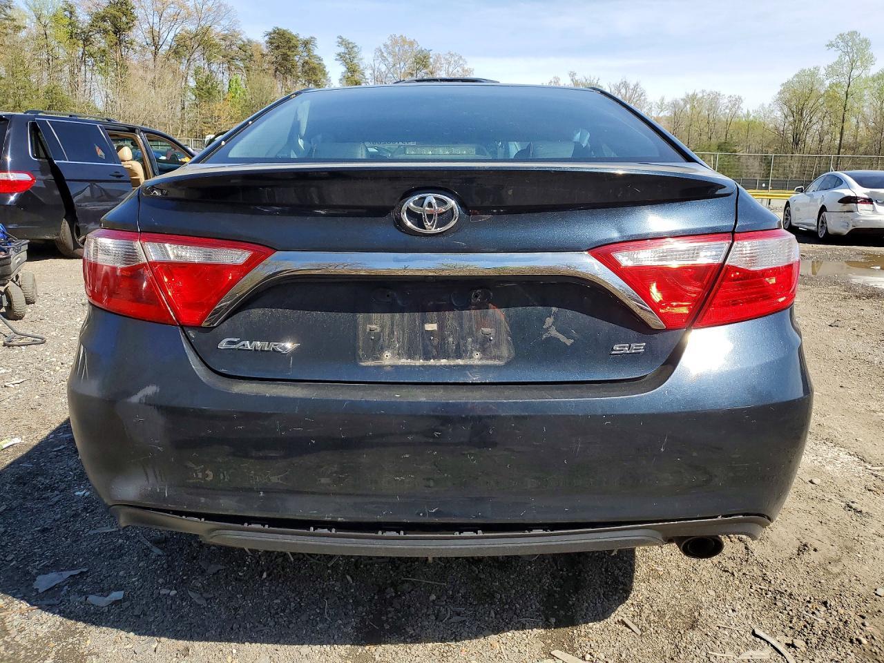 2017 Toyota Camry Se - Фото 6