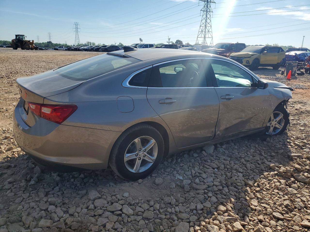 2022 Chevrolet Malibu Ls - Фото 3