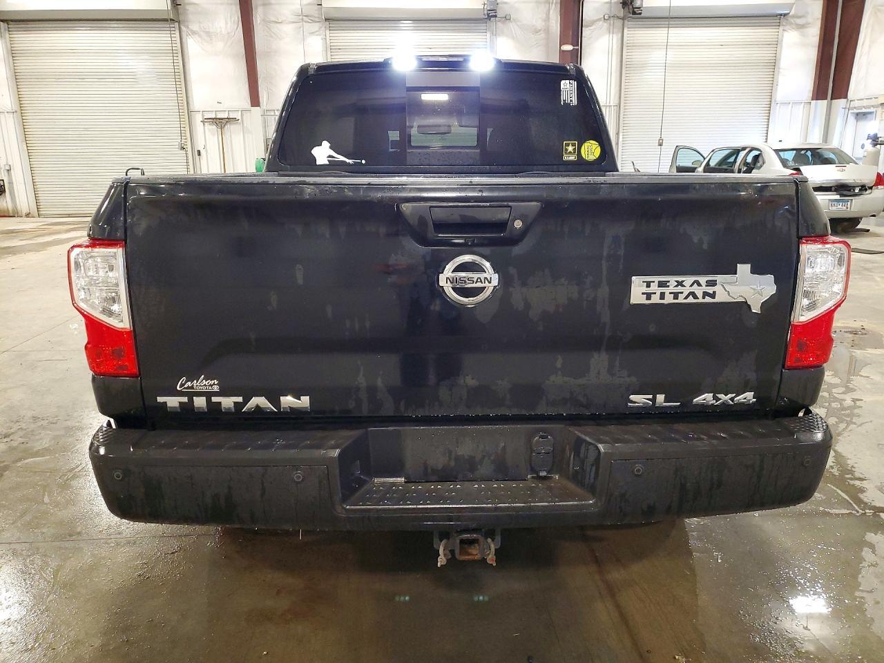 2017 Nissan Titan Sl - Image 6