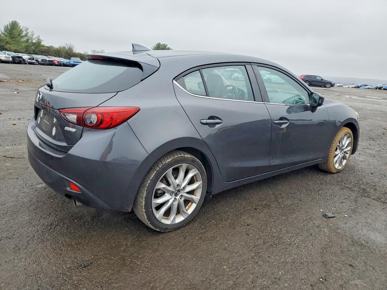 2016 Mazda 3 Touring - Image 3