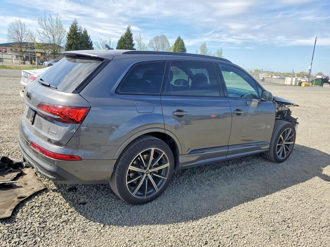 2024 Audi Q7 Premium Plus - Image 3