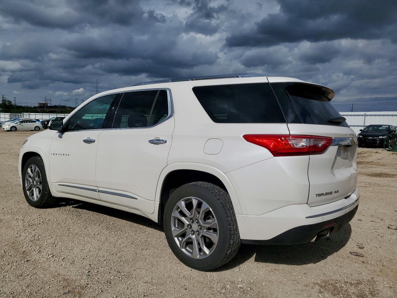 2020 Chevrolet Traverse Premier - Фото 2