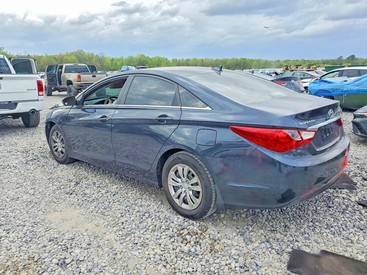 2012 Hyundai Sonata Gls - Image 2