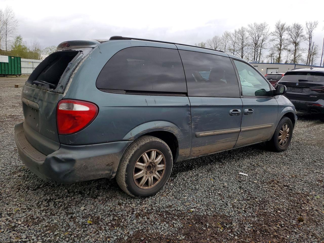 2005 Chrysler Town & Country Touring - Фото 3