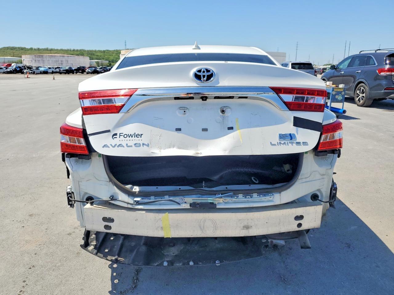 2013 Toyota Avalon Hybrid Limited - Image 6