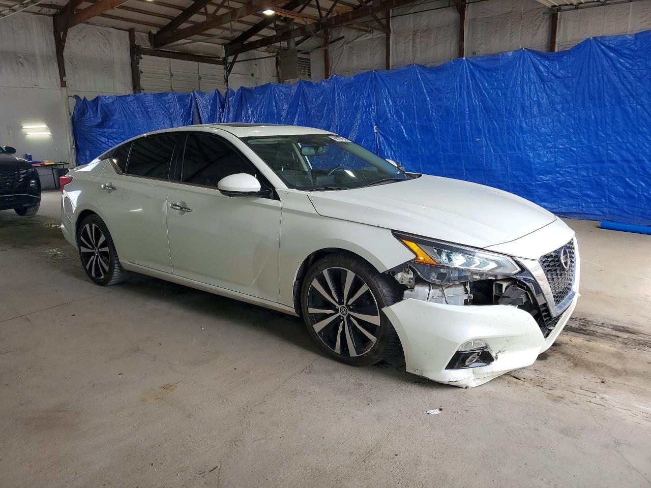 2019 Nissan Altima Platinum - Image 4