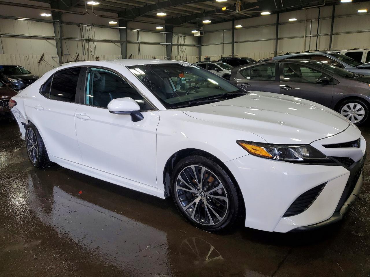 2019 Toyota Camry Se - Image 4