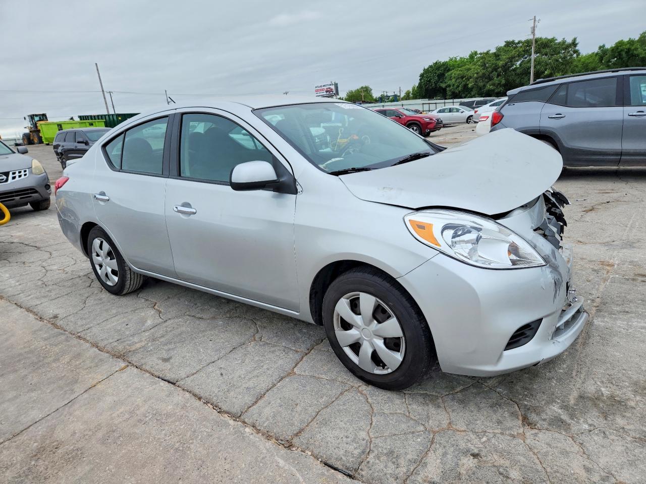 2014 Nissan Versa S - Фото 4