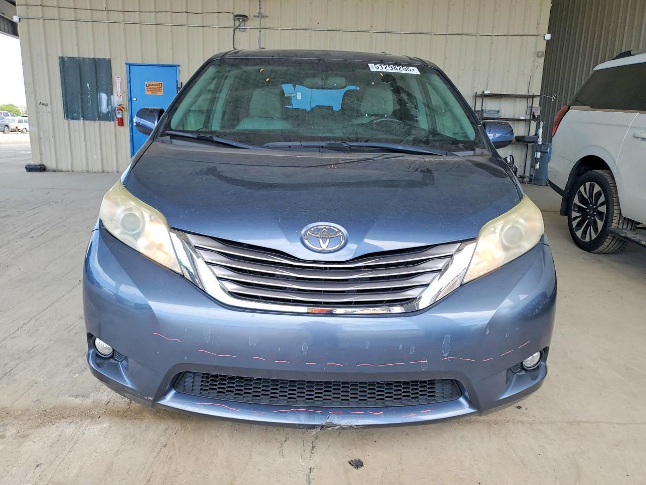 2017 Toyota Sienna Xle 8-Passenger - Фото 5
