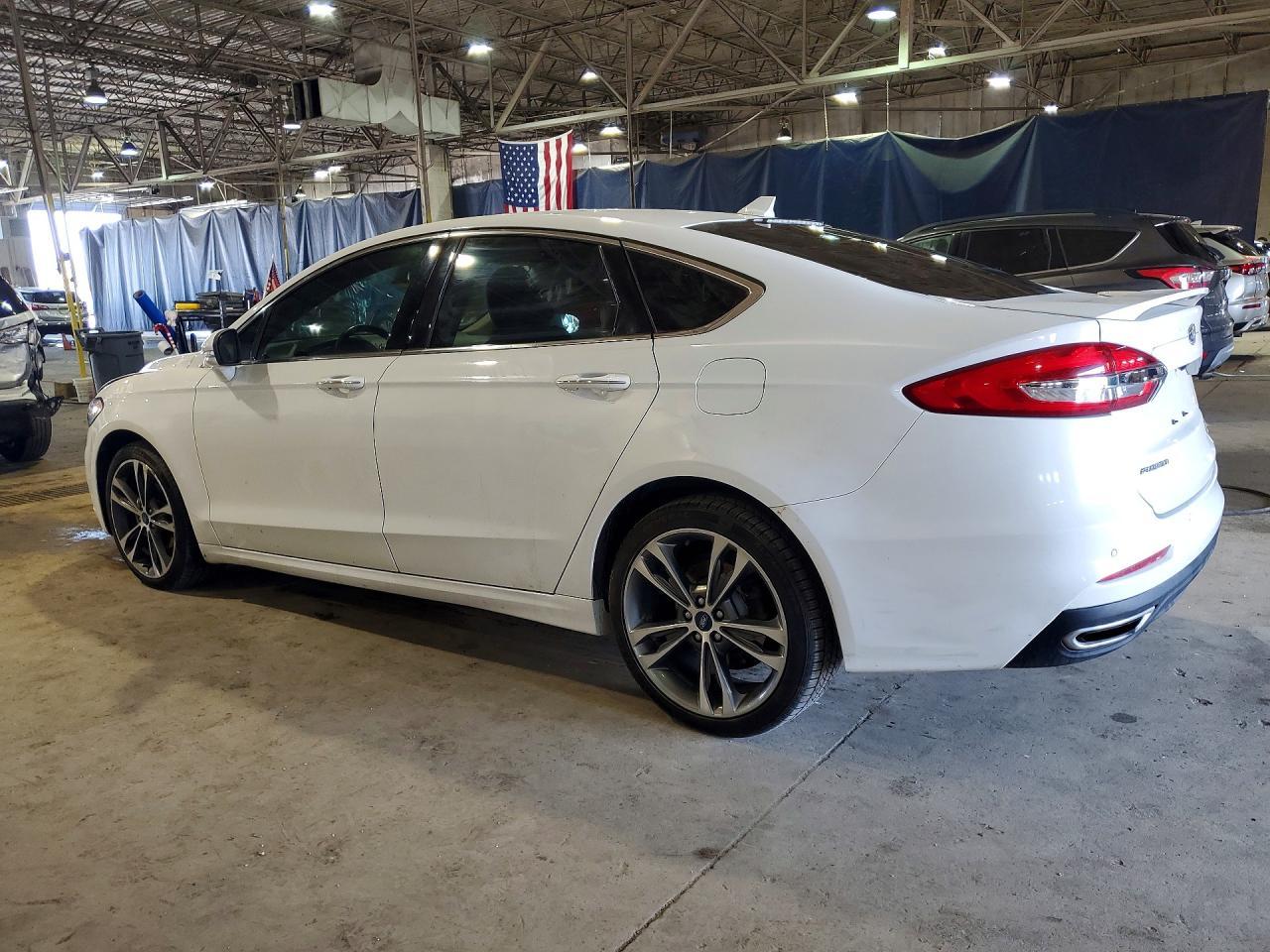 2020 Ford Fusion Titanium - Фото 2