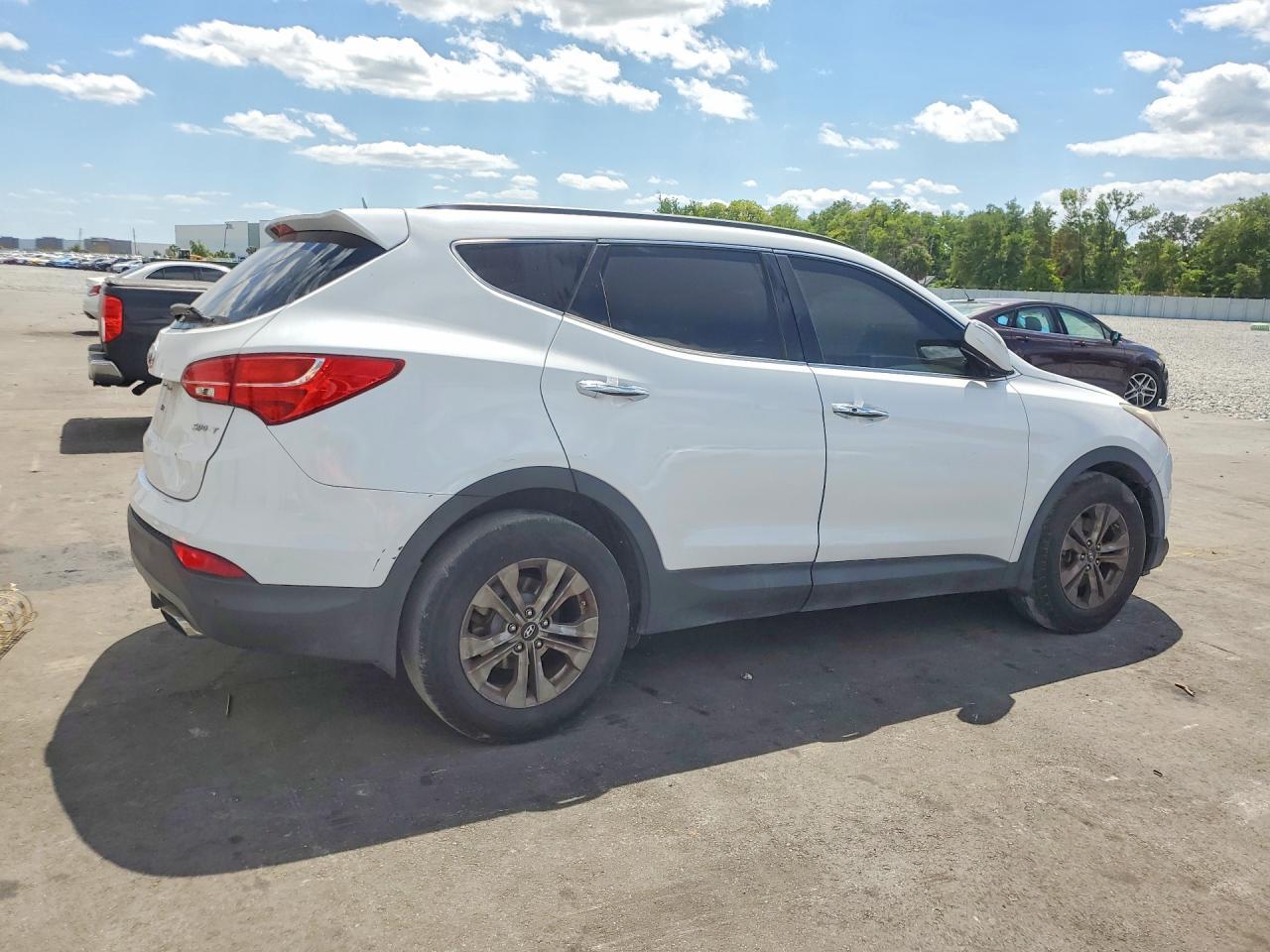 2015 Hyundai Santa Fe Sport 2.4L - Image 3