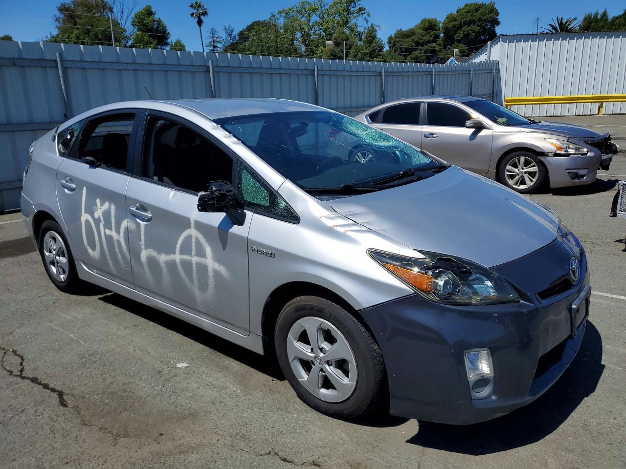 2011 Toyota Prius Two - Фото 4