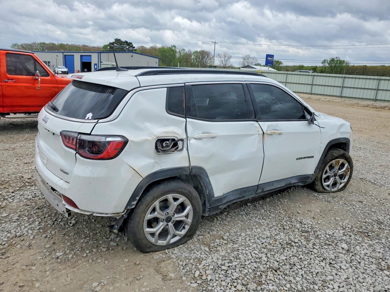 2025 Jeep Compass Latitude - Image 3