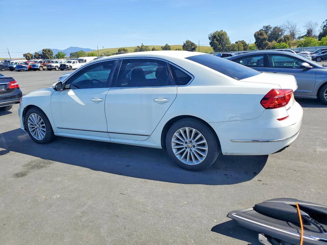 2016 Volkswagen Passat Se - Image 2