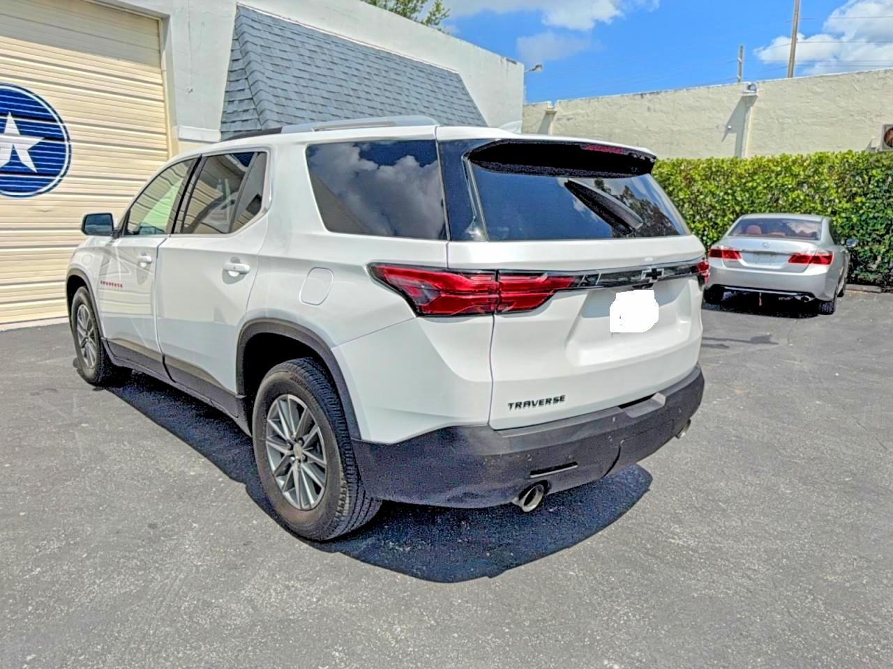 2023 Chevrolet Traverse Premier - Фото 3