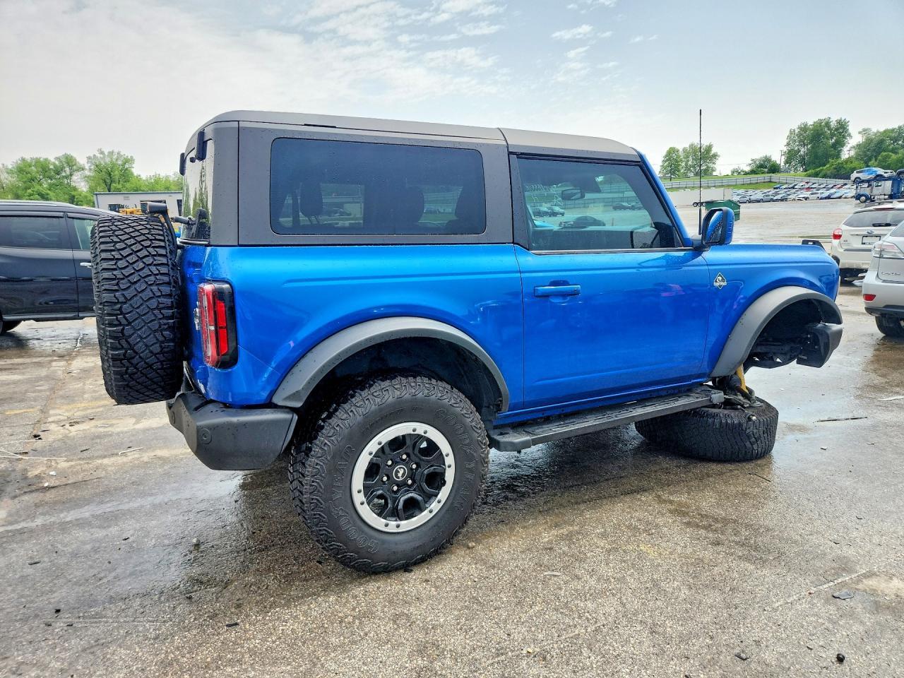 2023 Ford Bronco Base - Image 3