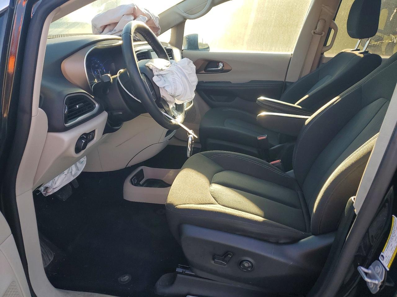 2022 Chrysler Voyager Lx - Фото 7