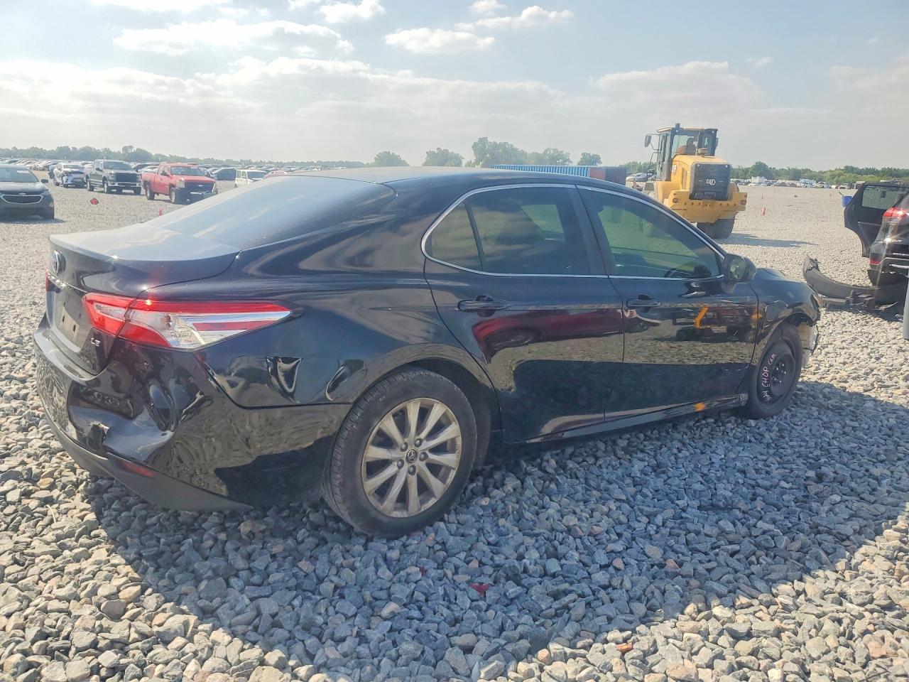 2018 Toyota Camry Le - Image 3