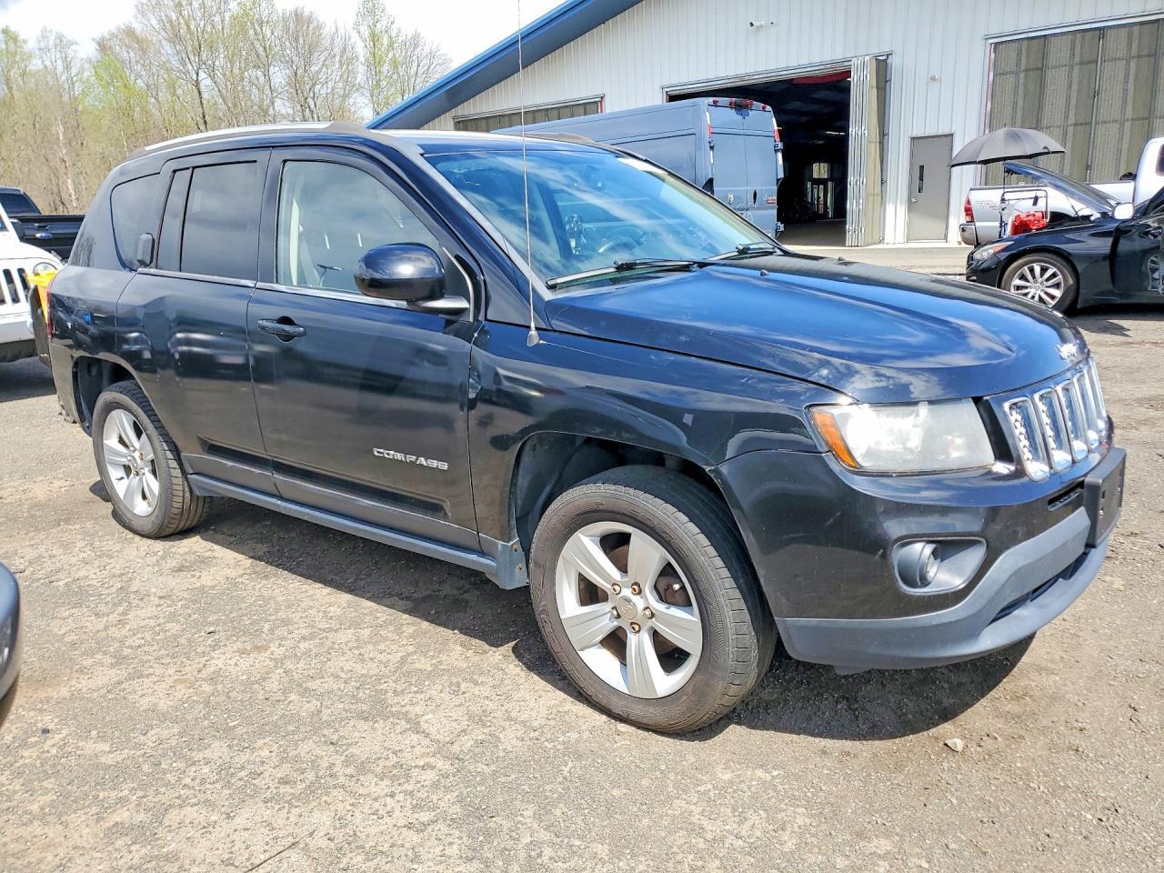 2014 Jeep Compass Latitude - Image 4