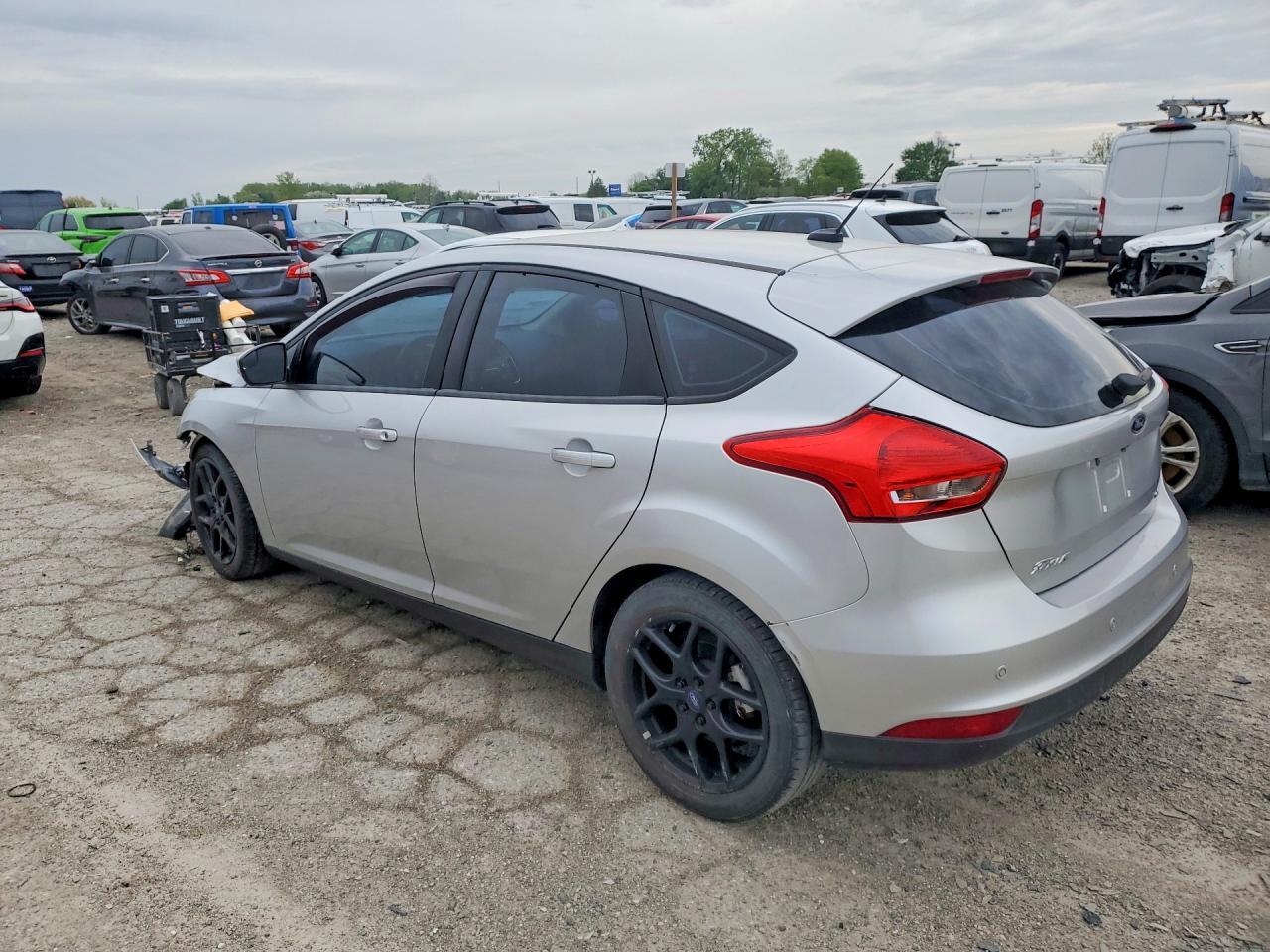 2016 Ford Focus Se - Image 2