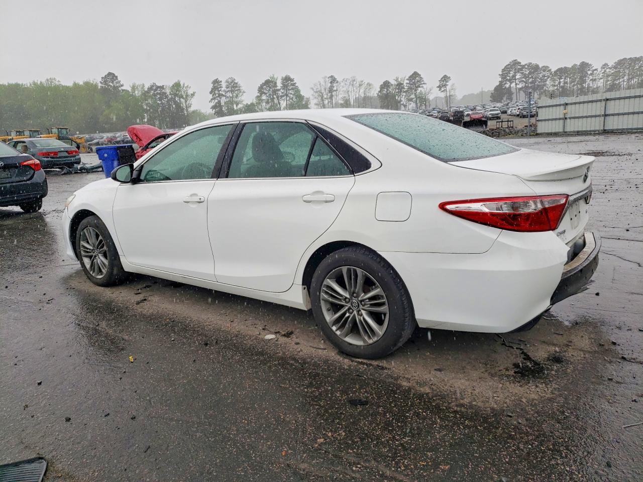 2017 Toyota Camry Se - Фото 2