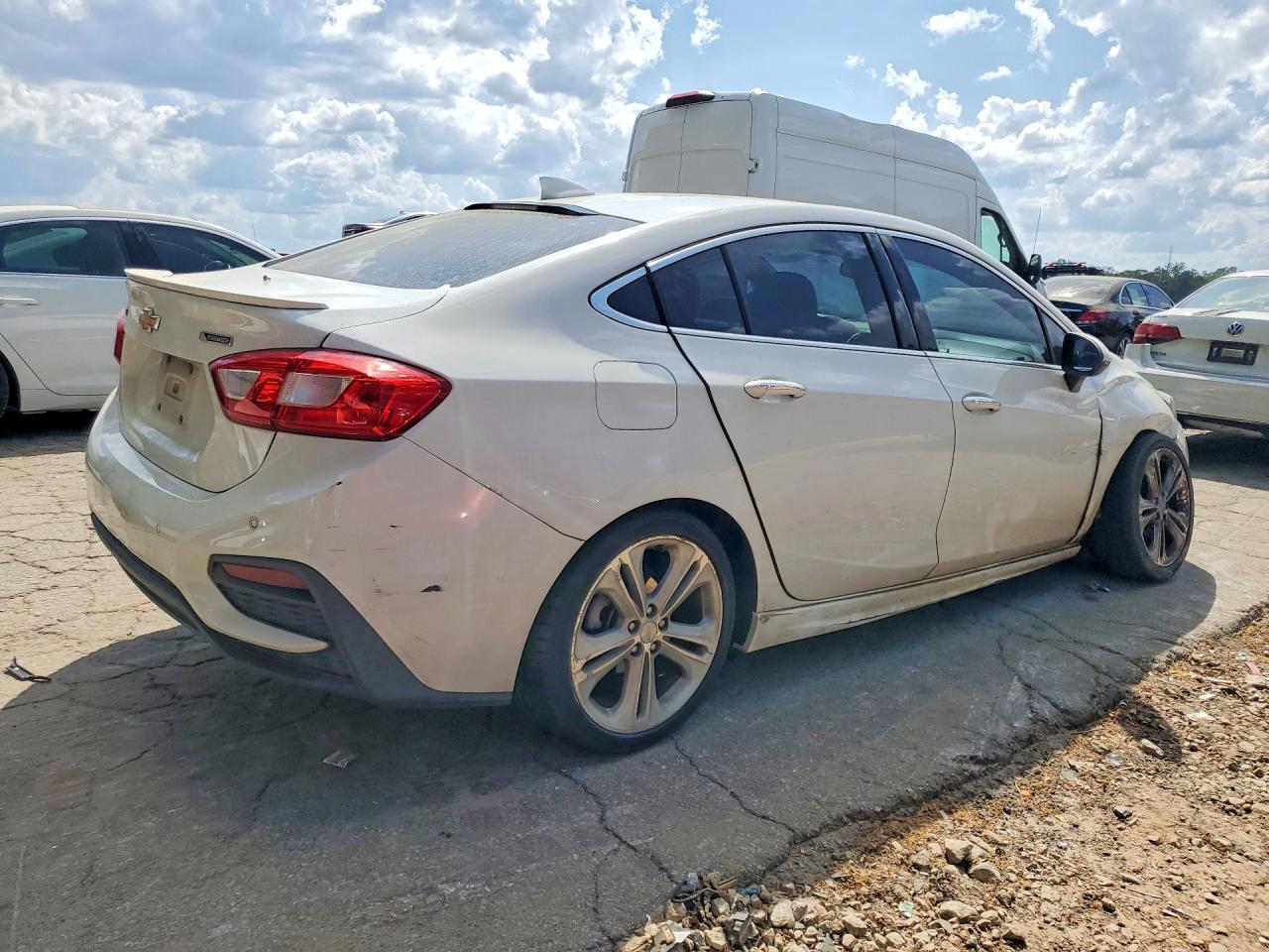 2016 Chevrolet Cruze Premier - Image 3
