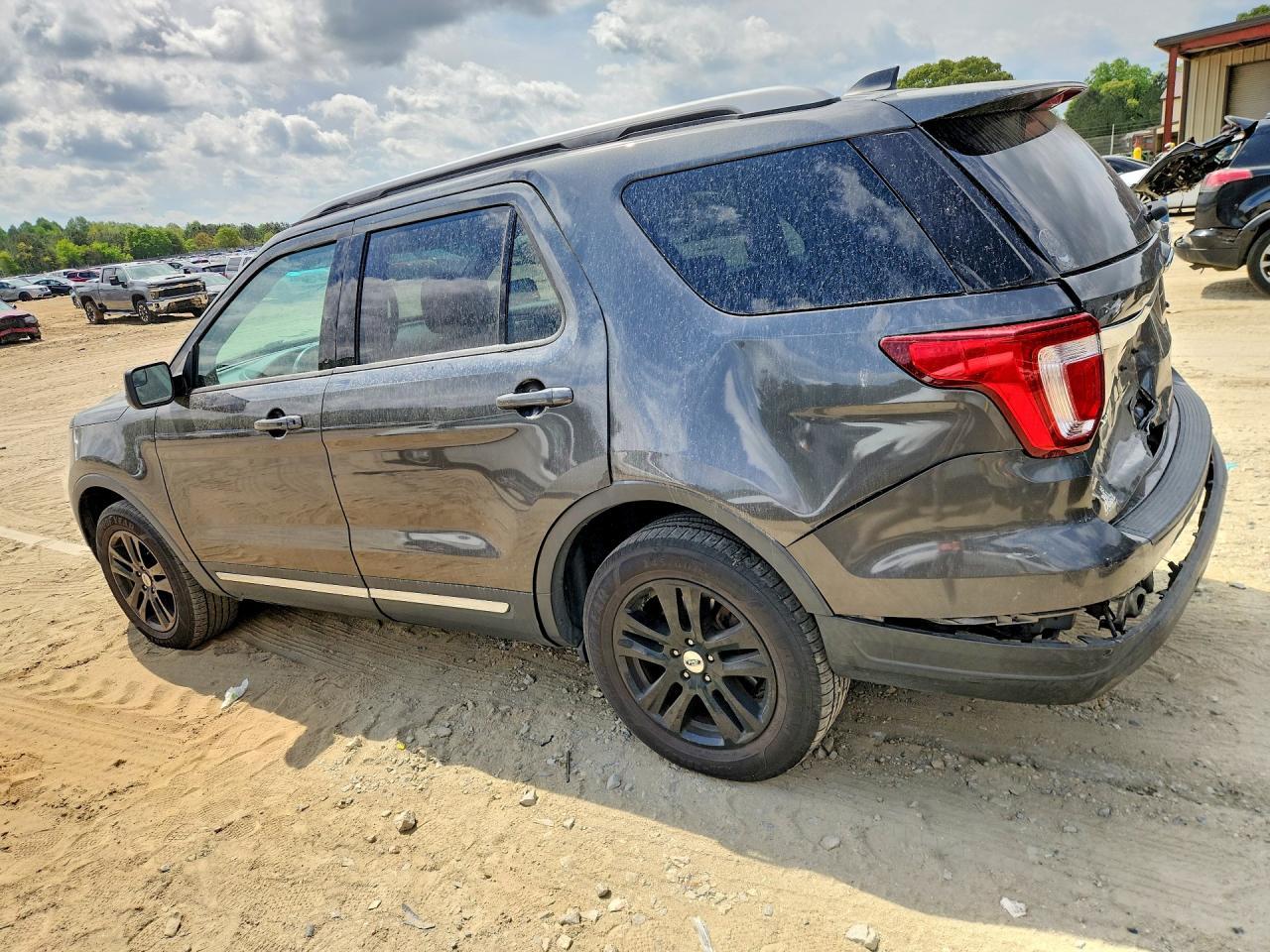 2018 Ford Explorer Xlt - Image 2