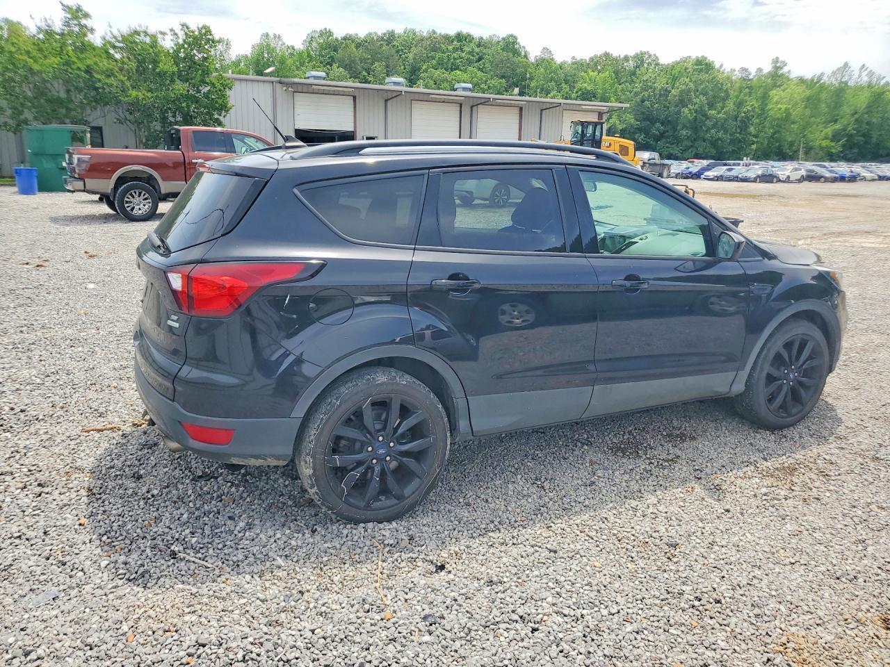 2019 Ford Escape Se - Фото 3