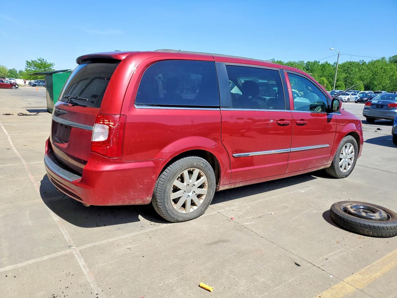 2015 Chrysler Town & Country Touri - Фото 3