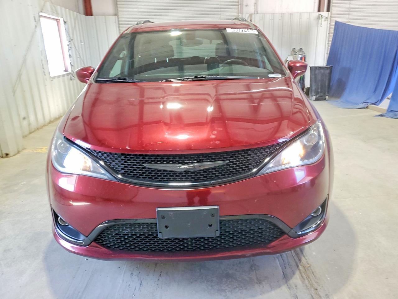 2018 Chrysler Pacifica Touring L - Image 5