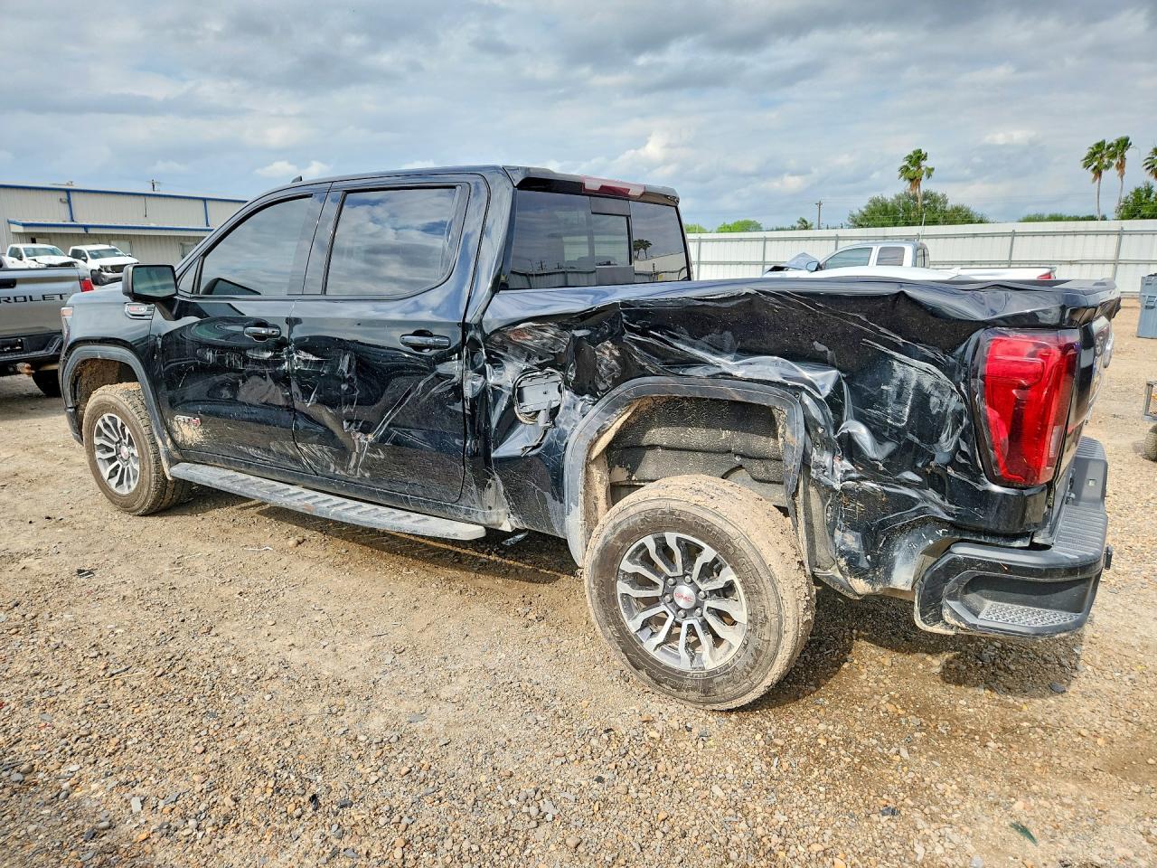 2022 GMC Sierra K1500 At4 - Фото 2