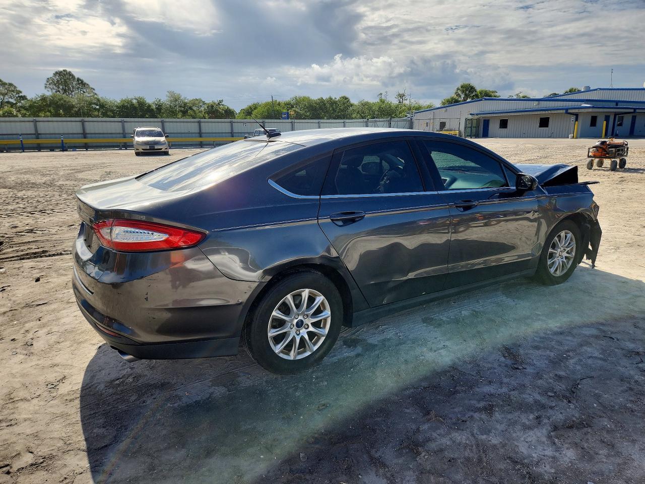 2016 Ford Fusion S - Фото 3