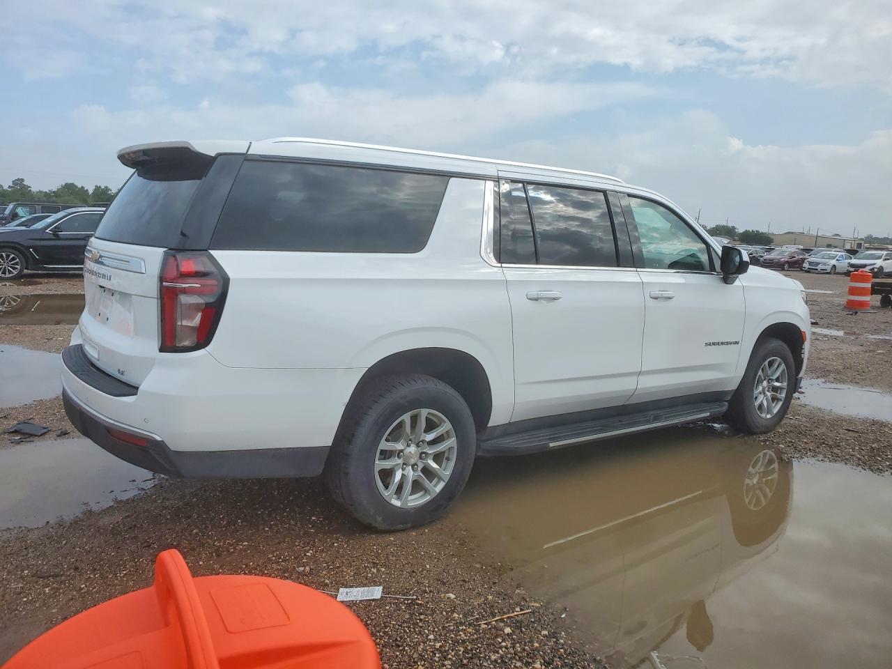 2024 Chevrolet Suburban K1500 Lt - Image 3