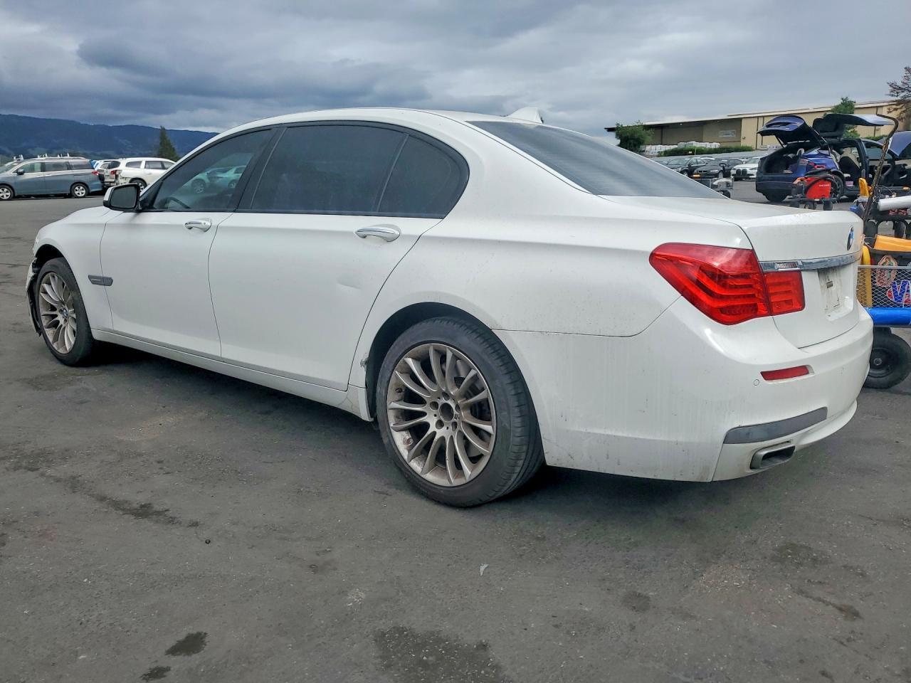 2010 BMW 750 Li - Фото 2