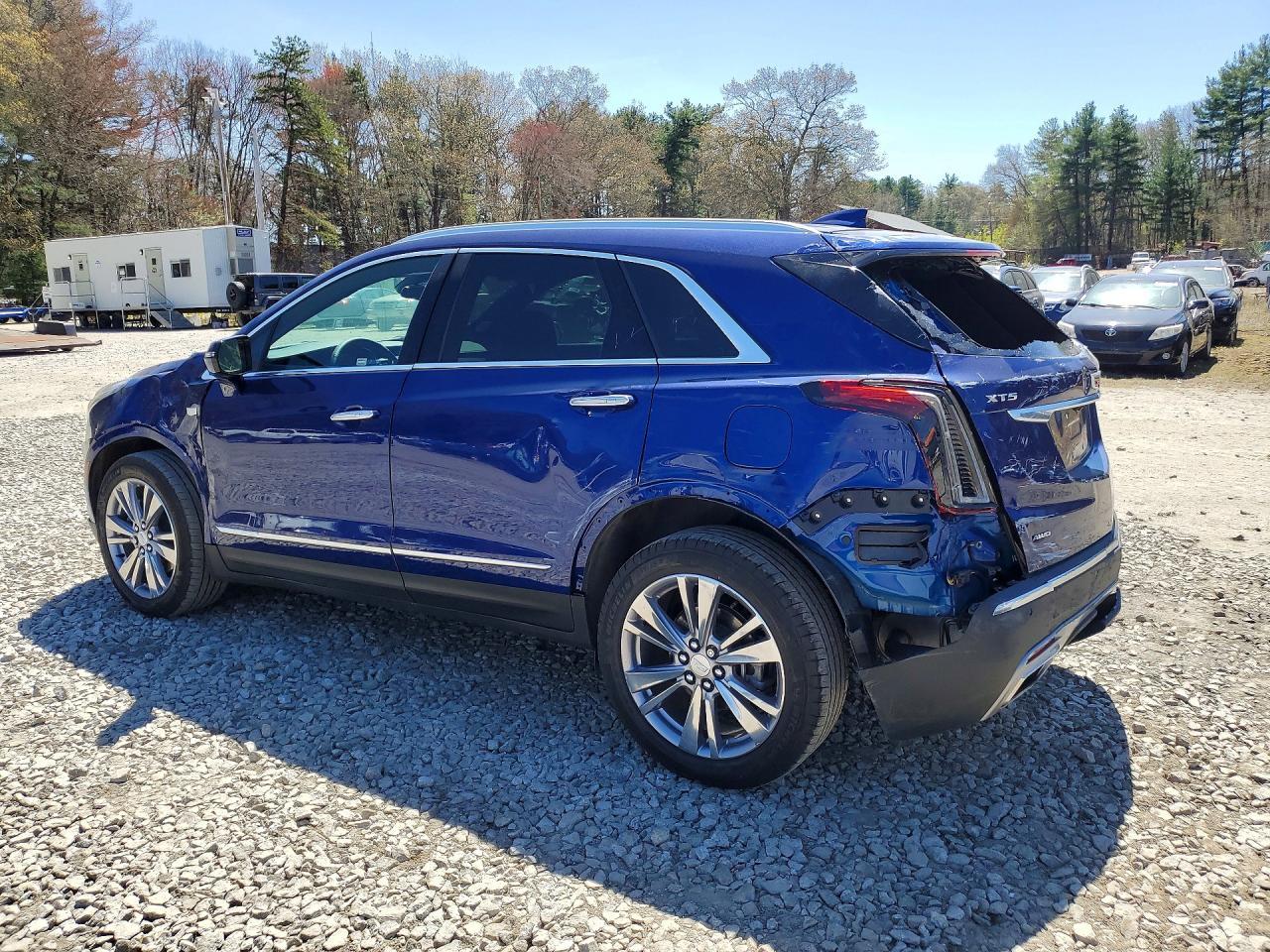 2024 Cadillac Xt5 Premium Luxury - Image 2