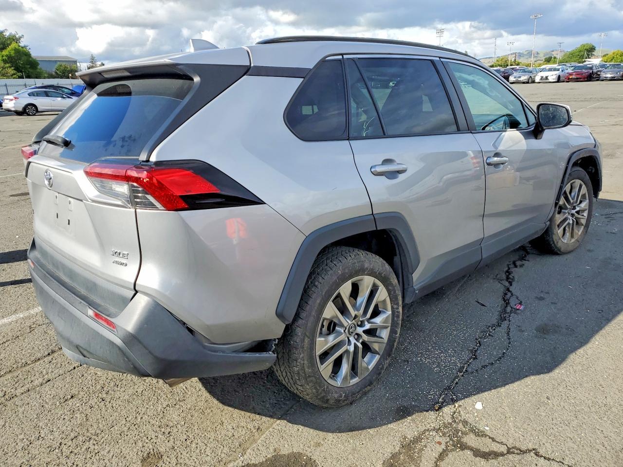 2019 Toyota Rav4 Xle Premium - Image 3