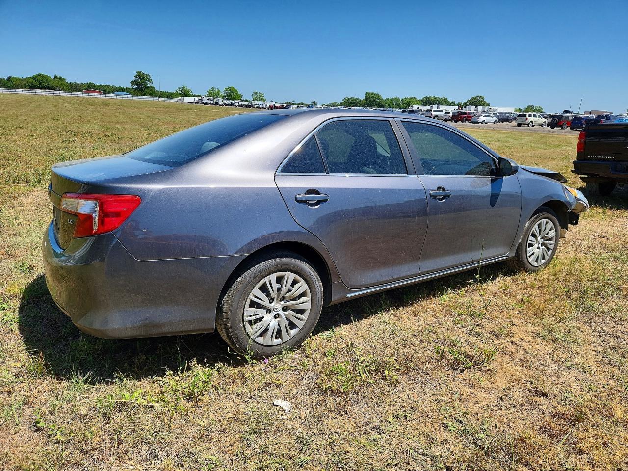 2014 Toyota Camry Le - Image 3