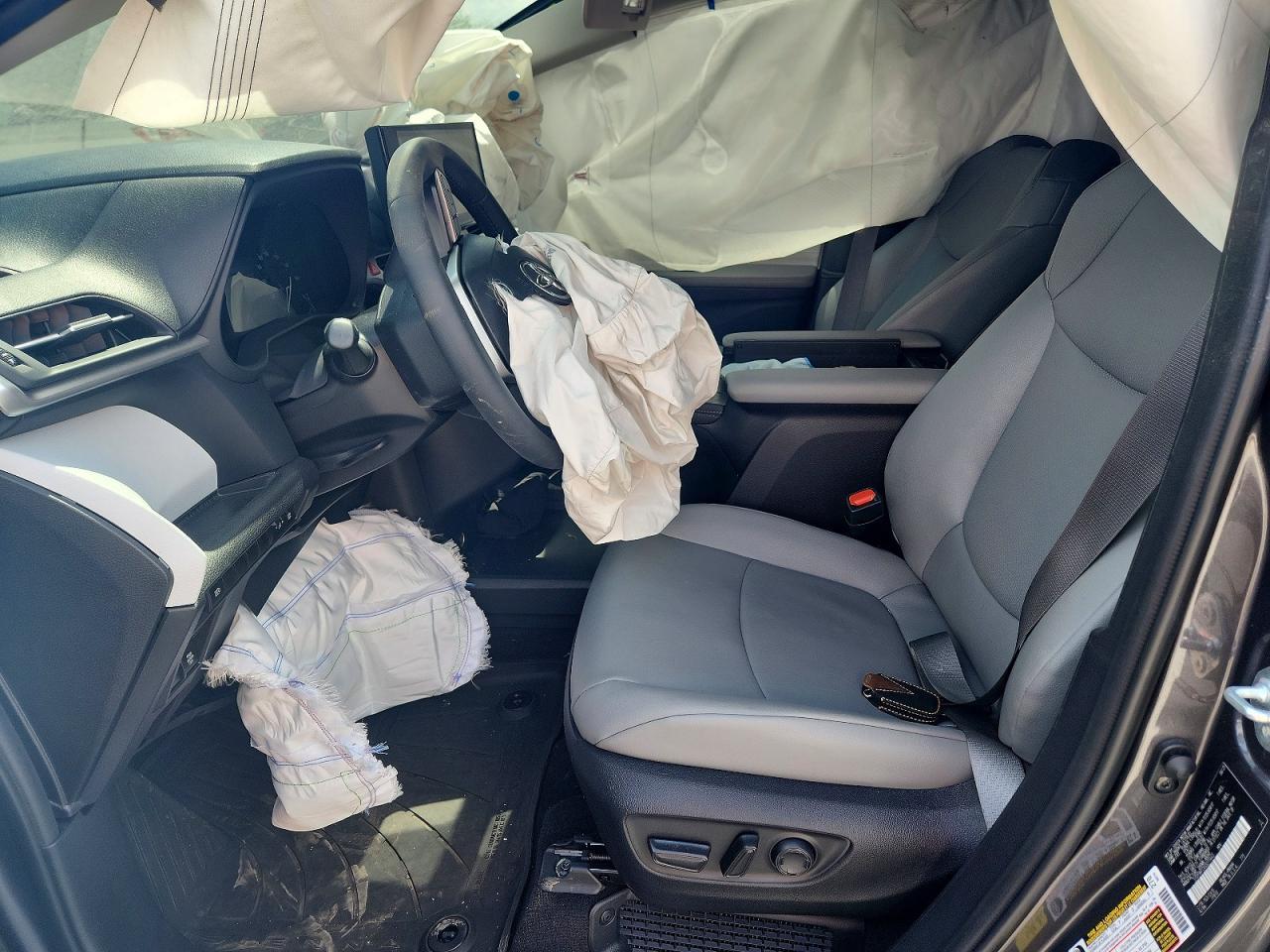 2025 Toyota Sienna Xle 7-Passenger - Фото 7