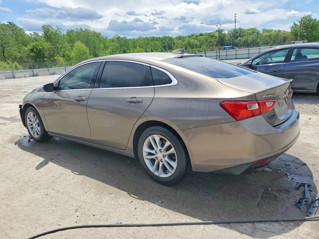 2017 Chevrolet Malibu Lt - Image 2