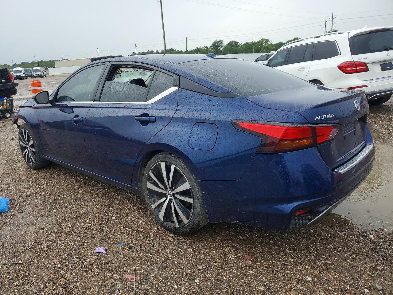 2022 Nissan Altima Sr - Image 2
