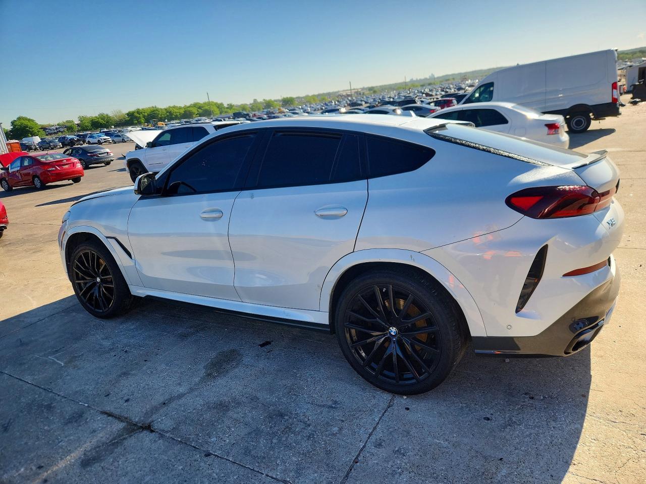 2025 BMW X6 xDrive40I - Image 2