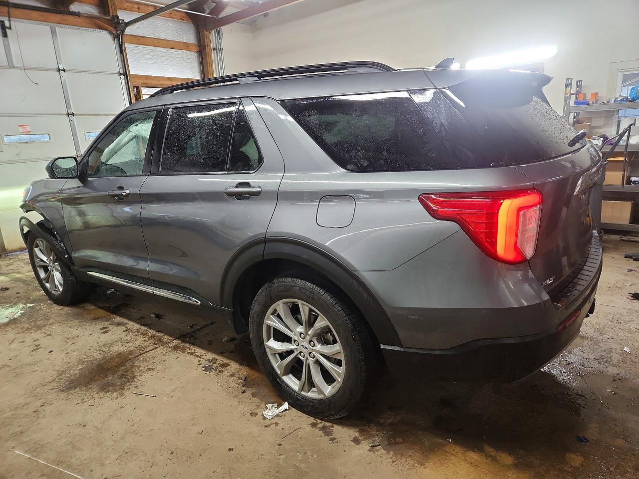 2023 Ford Explorer Xlt - Фото 2