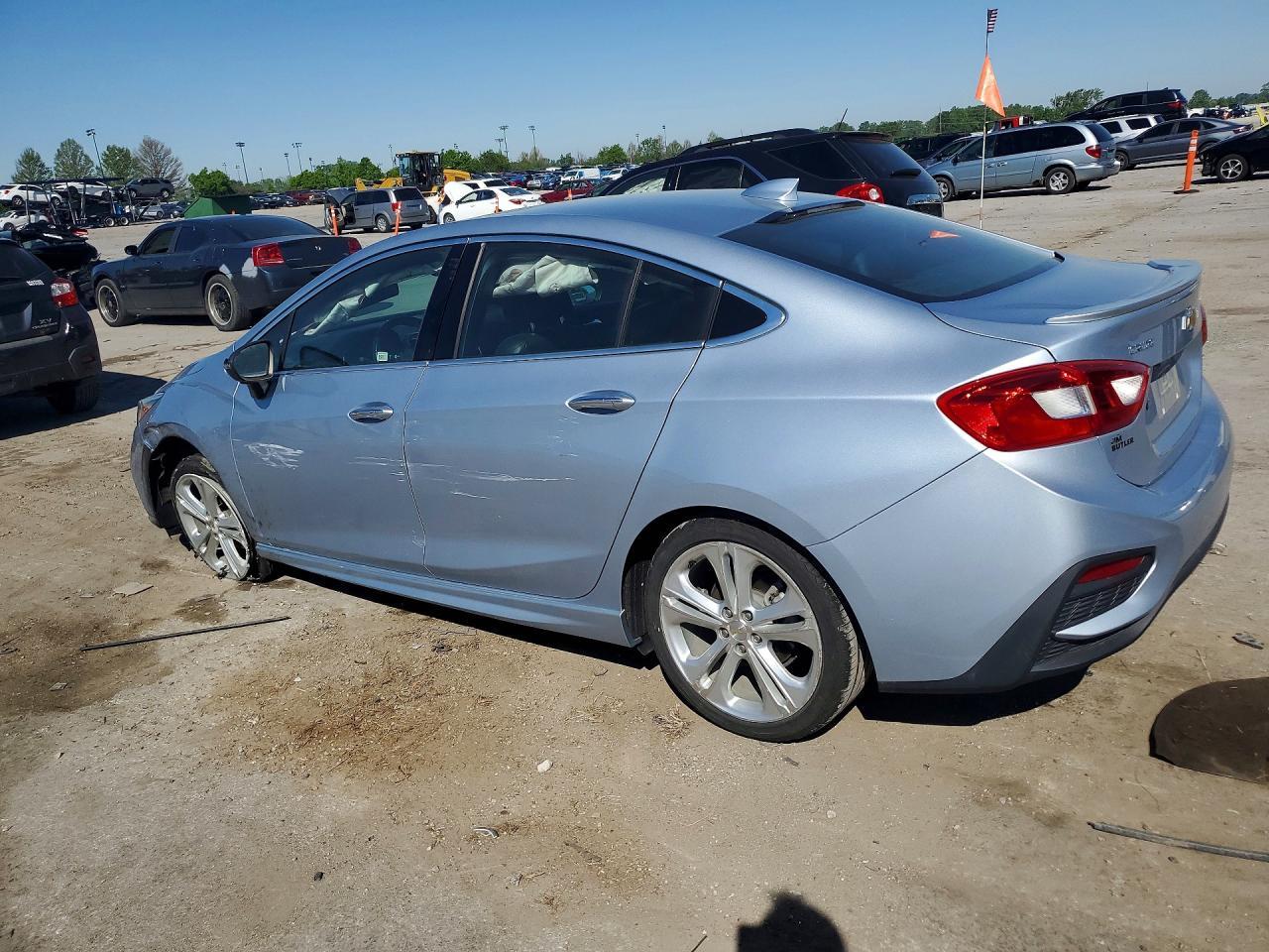2017 Chevrolet Cruze Premier - Фото 2