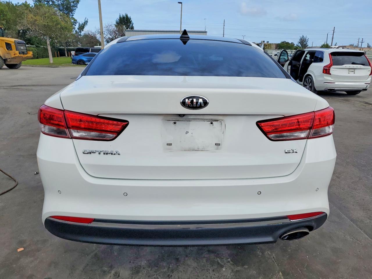 2018 Kia Optima Ex - Image 6