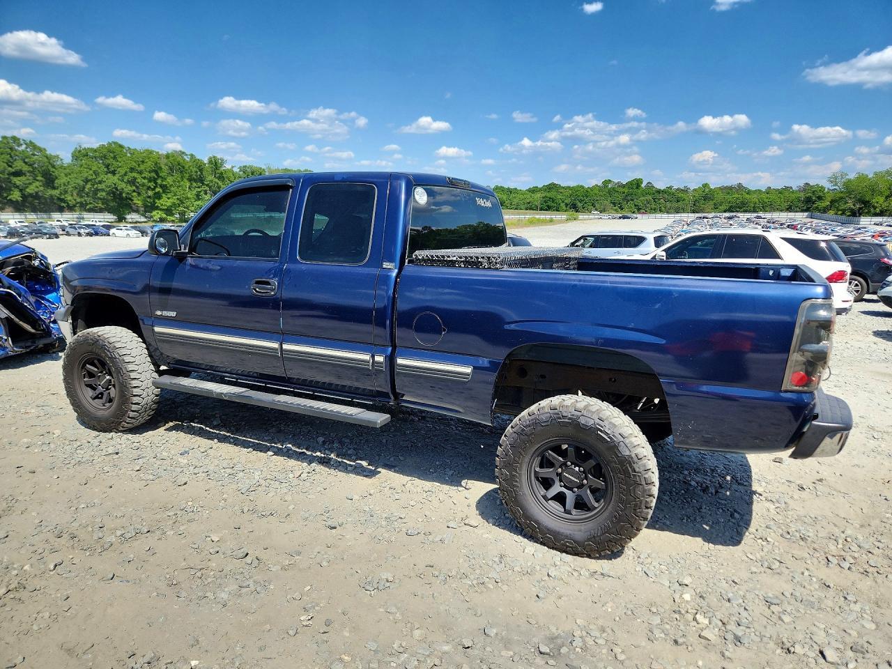 2001 Chevrolet Silverado C1500 - Image 2