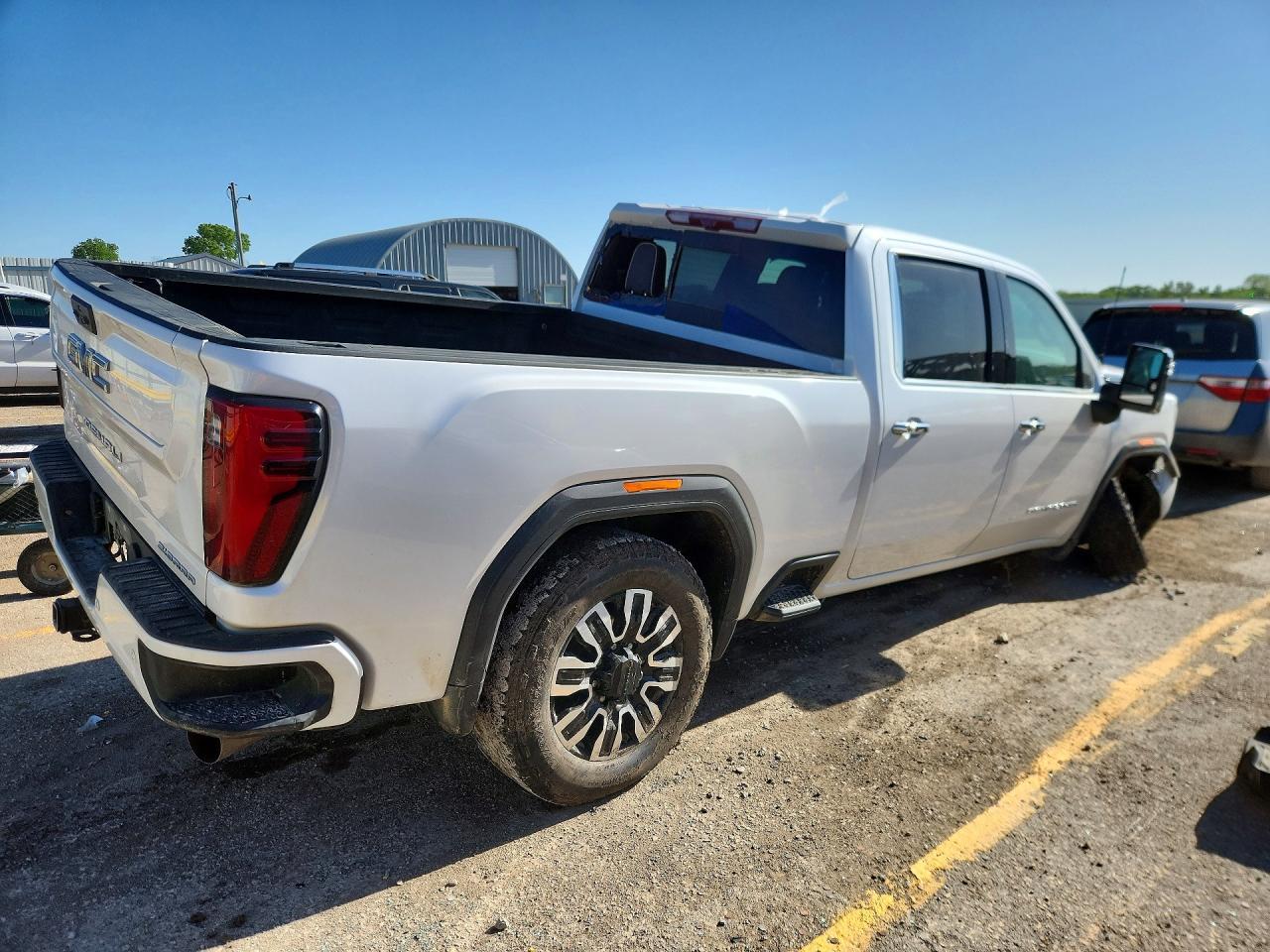2025 GMC Sierra K2500 Denali Ultimate - Image 3