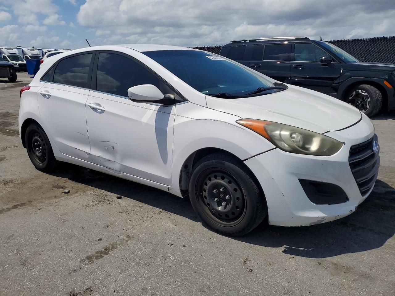 2016 Hyundai Elantra Gt Base - Фото 4