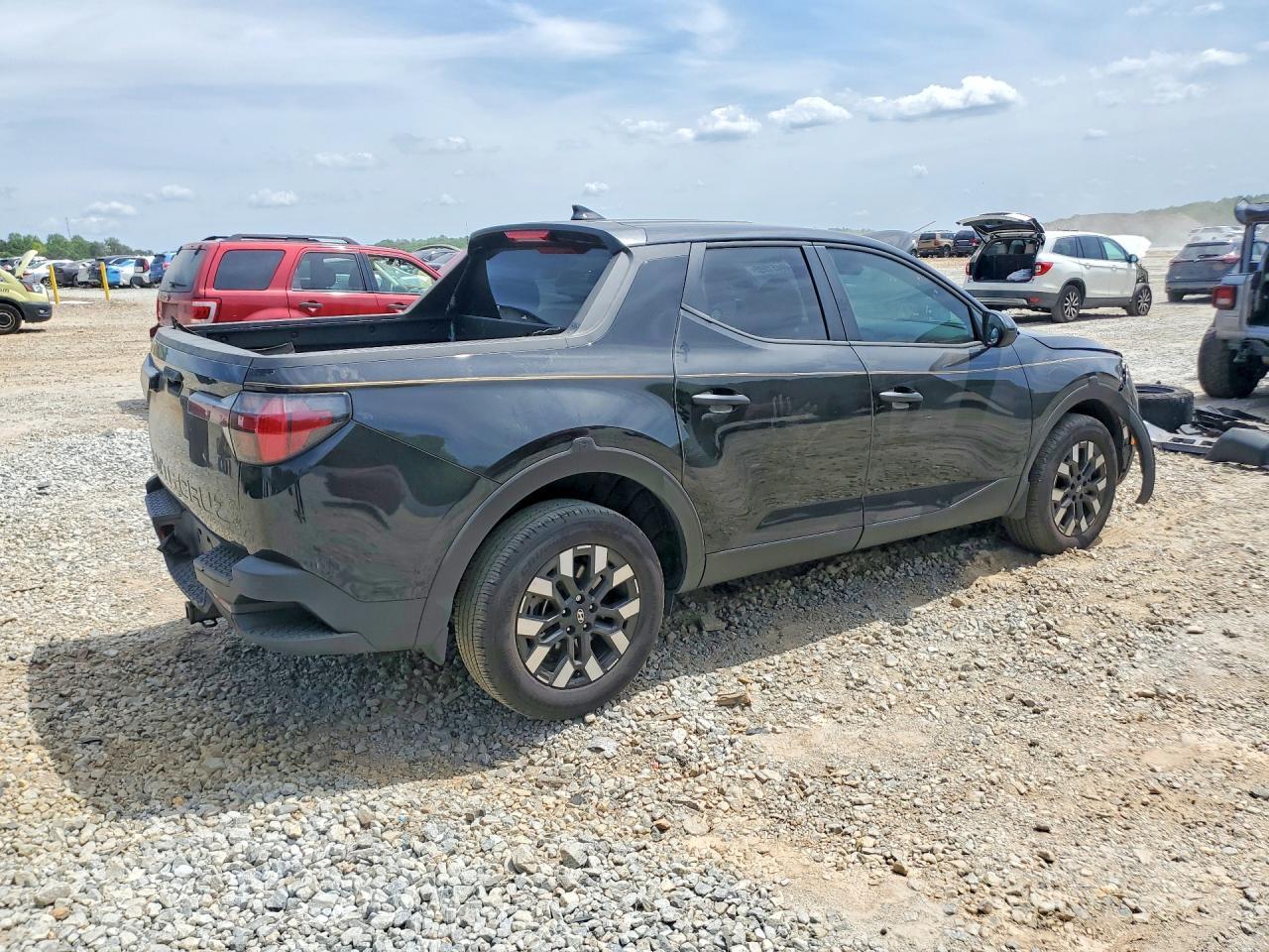 2025 Hyundai Santa Cruz Se - Image 3